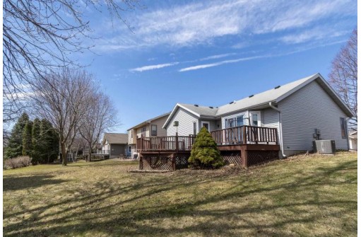 833 W Mohawk Tr, DeForest, WI 53532