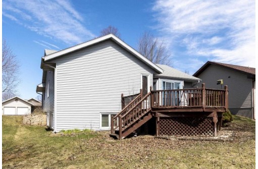 833 W Mohawk Tr, DeForest, WI 53532