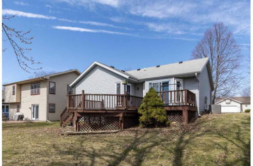 833 W Mohawk Tr, DeForest, WI 53532