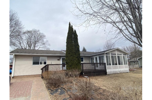 1511 Lakeview Dr, Tomah, WI 54660