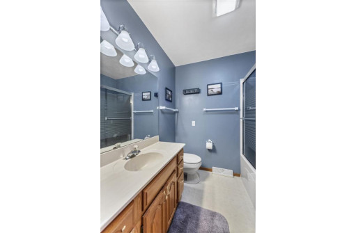 13 Thorn Ln, Madison, WI 53711