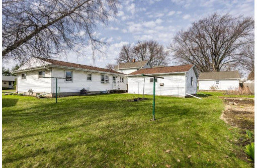 556 Wilson St, Sun Prairie, WI 53590