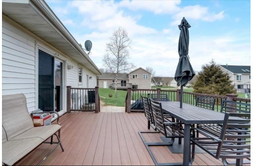 431 W Clover Ln, Cottage Grove, WI 53527