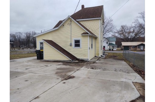 703 E Main St, Wauzeka, WI 53826