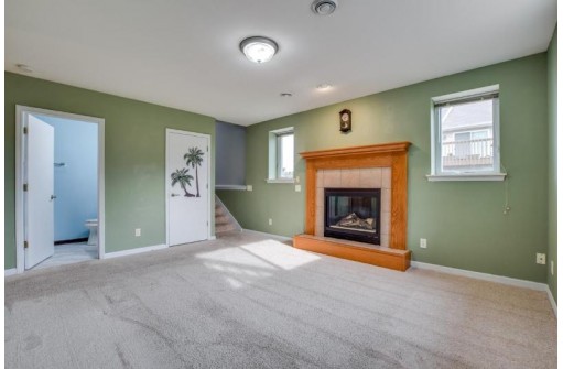 1089 N Pine St, Sun Prairie, WI 53590