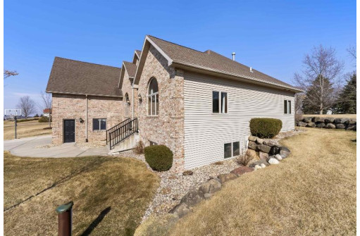 3064 Wyndwood Way, Sun Prairie, WI 53590