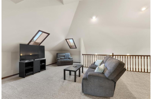 3064 Wyndwood Way, Sun Prairie, WI 53590