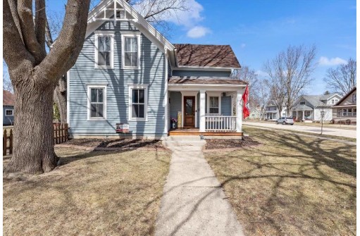 401 Van Buren St, Sauk City, WI 53583