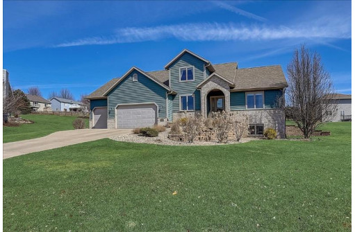 208 Temple Ct, Mount Horeb, WI 53572