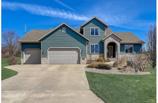 208 Temple Ct, Mount Horeb, WI 53572