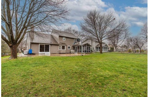 5103 Valley Dr, McFarland, WI 53558