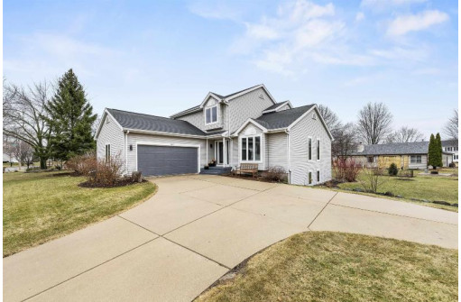 1 Sturbridge Cir, Madison, WI 53717