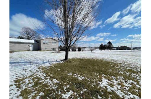 1081 Black Oak Tr, Deerfield, WI 53531