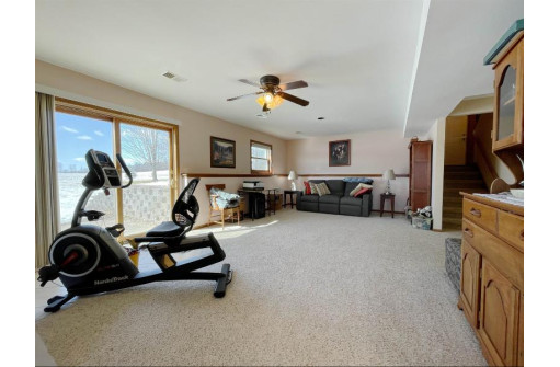 1081 Black Oak Tr, Deerfield, WI 53531