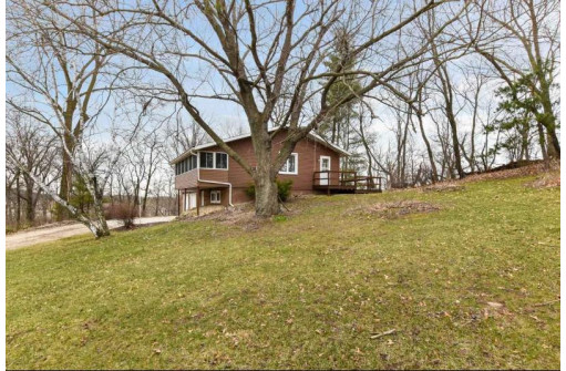 988 County Road D, Belleville, WI 53508