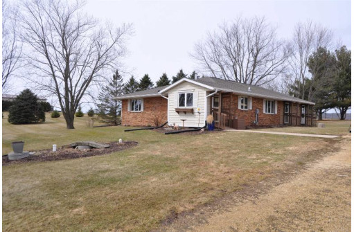 10960 Straubhaar Rd, Blue Mounds, WI 53517