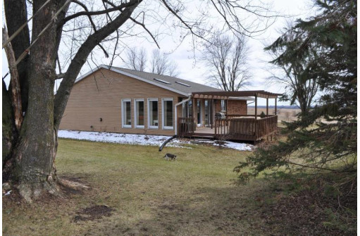 10960 Straubhaar Rd, Blue Mounds, WI 53517