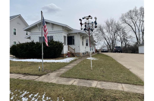 113 E South St, Browntown, WI 53522