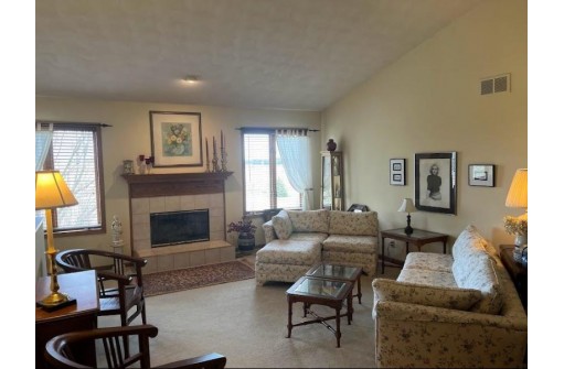 3663 Saddle Ridge Rd, Deerfield, WI 53531-9676