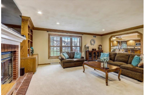 831 Eddington Dr, Sun Prairie, WI 53590