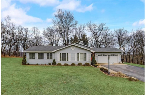 1725 Koshkonong Rd, Stoughton, WI 53589