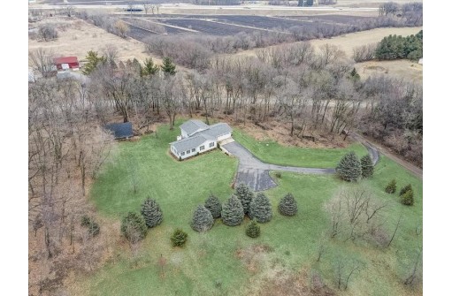 1725 Koshkonong Rd, Stoughton, WI 53589