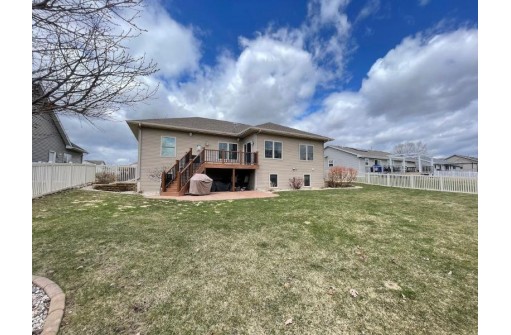 1532 Honeysuckle Ln, Janesville, WI 53546