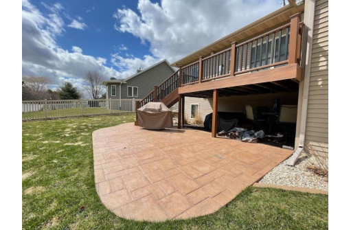 1532 Honeysuckle Ln, Janesville, WI 53546