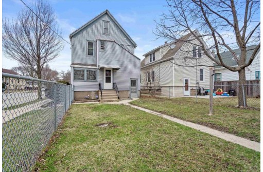 6826 W Grant St, West Allis, WI 53219