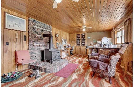 E6484 Ski Hill Rd, Reedsburg, WI 53959