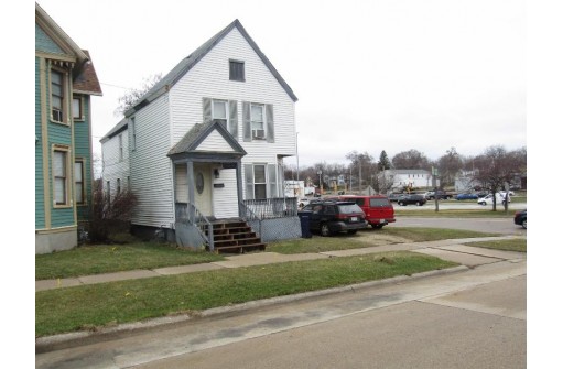 104 Linn St, Janesville, WI 53548