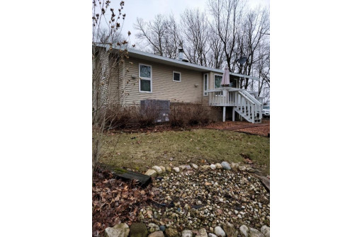 30 Vacation Blvd, Edgerton, WI 53534