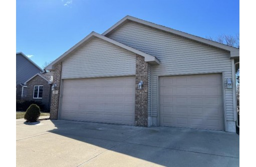 251 Sandridge Tr, Sun Prairie, WI 53590