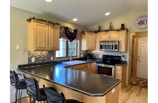 251 Sandridge Tr, Sun Prairie, WI 53590