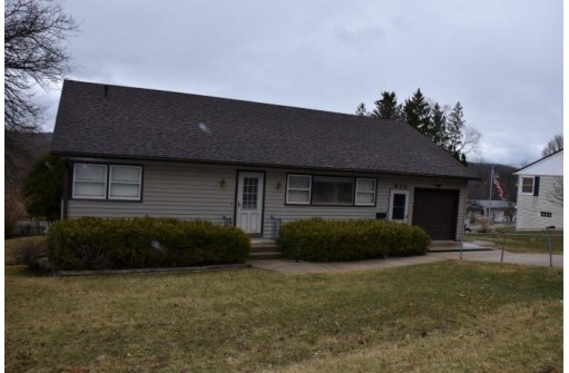 629 West Side Dr, Richland Center, WI 53581