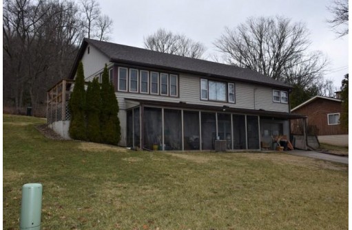 629 West Side Dr, Richland Center, WI 53581