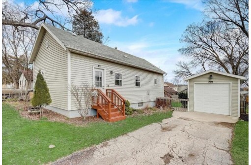 1129 Ruskin St, Madison, WI 53704