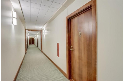 360 W Washington Ave 1005, Madison, WI 53703