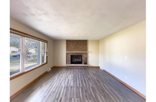 735 Derby Dr, Sun Prairie, WI 53590