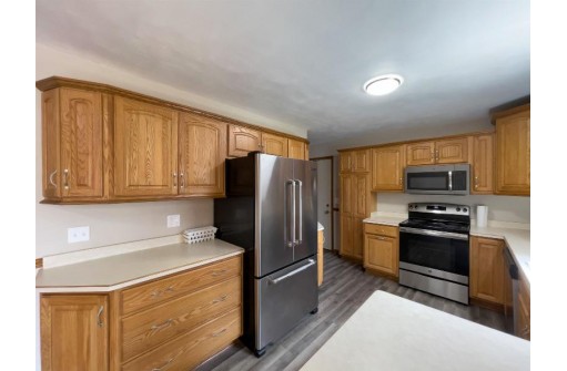 735 Derby Dr, Sun Prairie, WI 53590