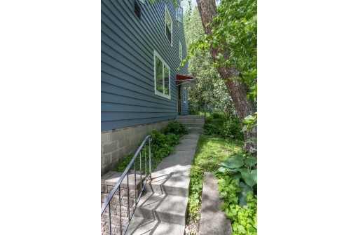 5742 Bittersweet Pl, Madison, WI 53705