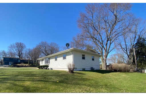 5613 Bryn Trem Rd, Madison, WI 53716