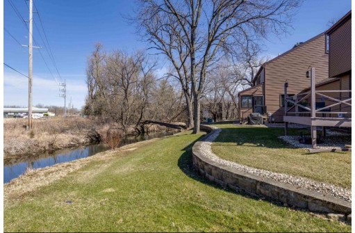 545 Knightsbridge Rd, Waunakee, WI 53597