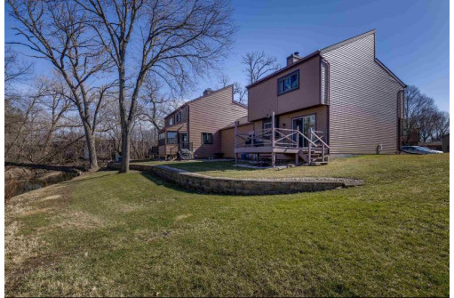 545 Knightsbridge Rd, Waunakee, WI 53597