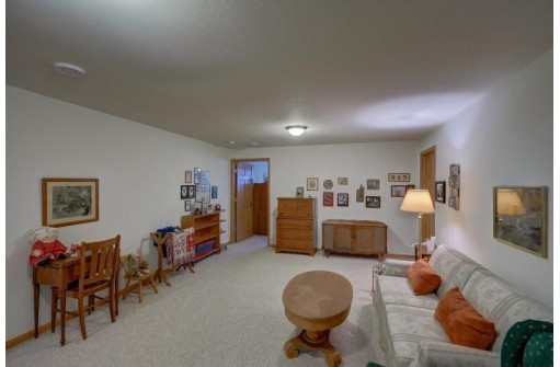 632 Springbrook Cir, DeForest, WI 53532