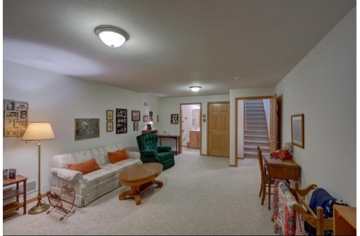 632 Springbrook Cir, DeForest, WI 53532