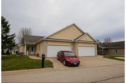 632 Springbrook Cir, DeForest, WI 53532