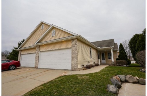 632 Springbrook Cir, DeForest, WI 53532