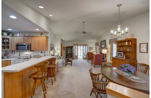 632 Springbrook Cir, DeForest, WI 53532