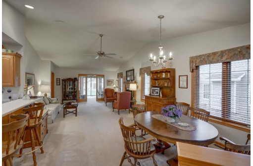 632 Springbrook Cir, DeForest, WI 53532